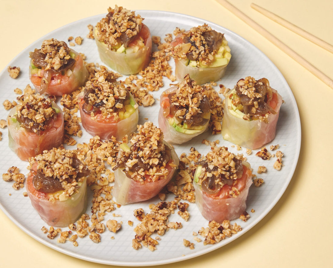 Rouleaux de printemps saumon, oignon et noix de Miss Sushi